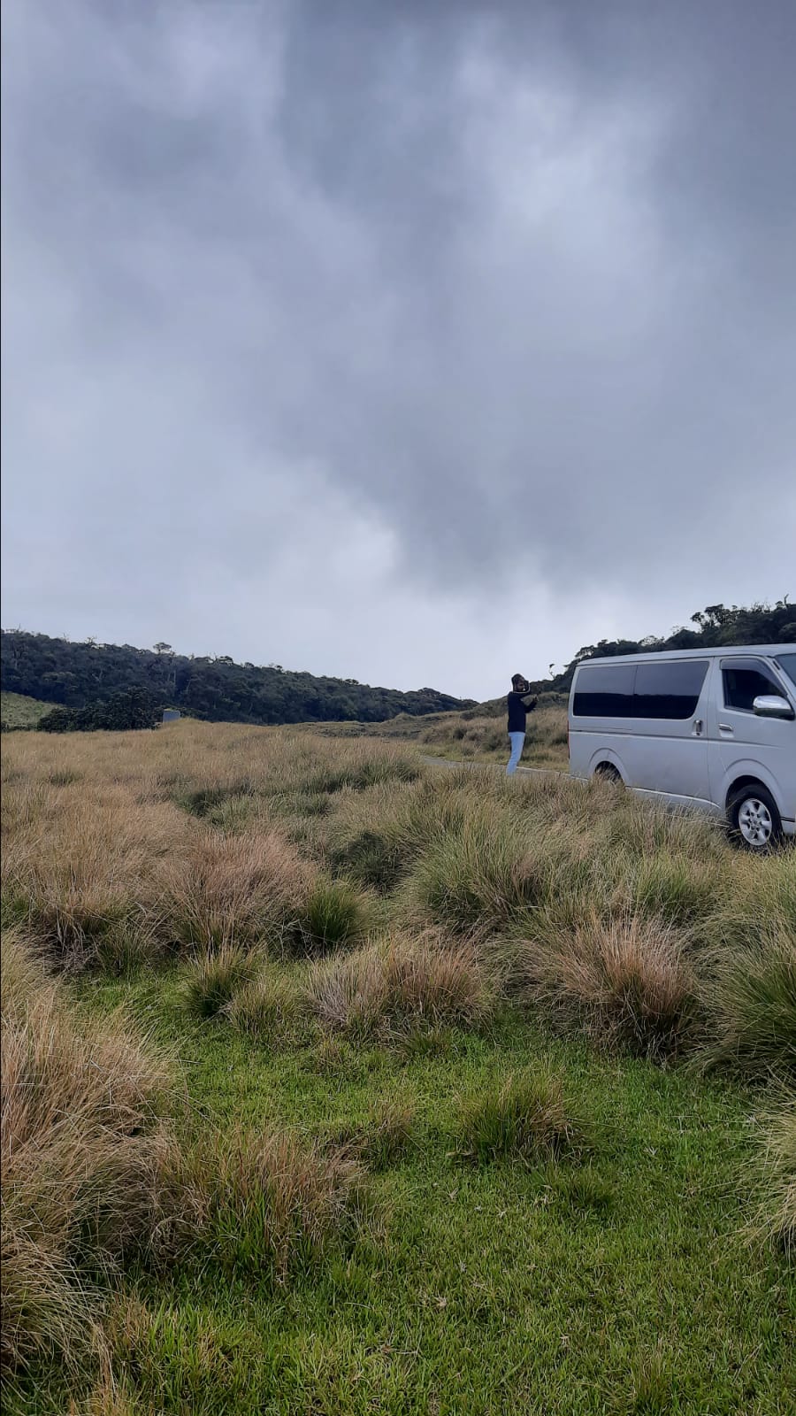 Private car with driver in Sri Lanka